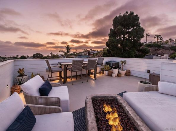 1041 Van Nuys St, San Diego CA 92109