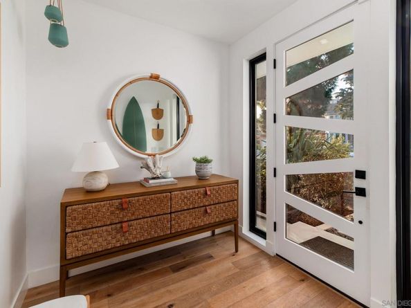 1041 Van Nuys St, San Diego CA 92109