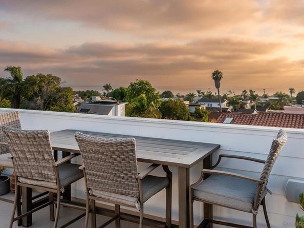 1041 Van Nuys St, San Diego CA 92109