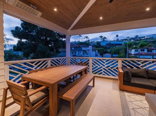 1041 Van Nuys St, San Diego CA 92109