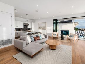 1041 Van Nuys St, San Diego CA 92109