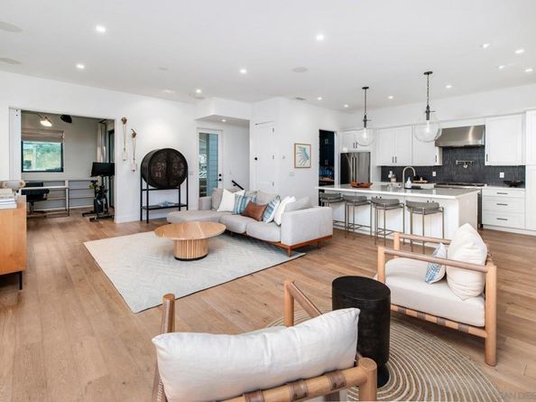 1041 Van Nuys St, San Diego CA 92109