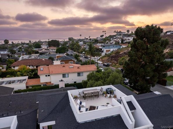 1041 Van Nuys St, San Diego CA 92109