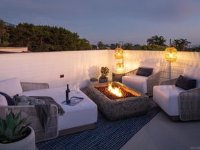 1041 Van Nuys St, San Diego CA 92109