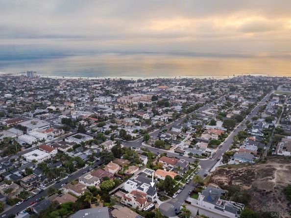 1041 Van Nuys St, San Diego CA 92109