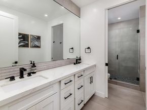 1041 Van Nuys St, San Diego CA 92109