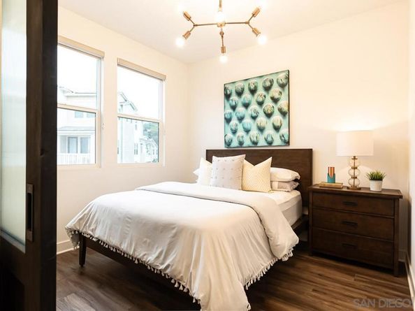 1120 Sea Glass Way, Oceanside CA 92054