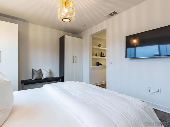 1120 Sea Glass Way, Oceanside CA 92054