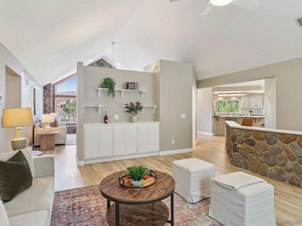 11810 Hi Ridge Rd, Lakeside CA 92040