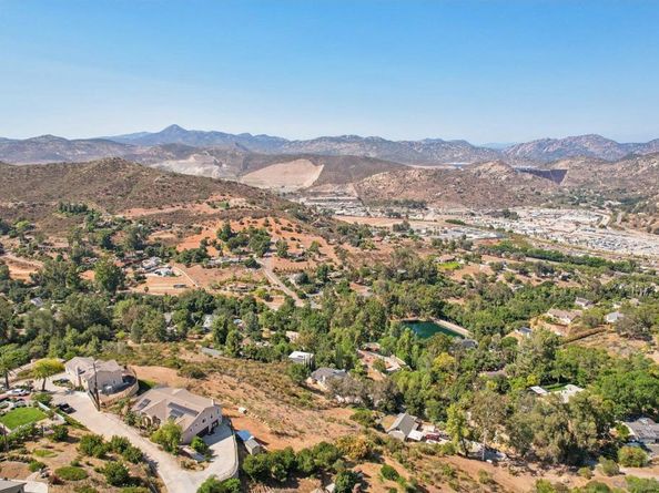 11810 Hi Ridge Rd, Lakeside CA 92040