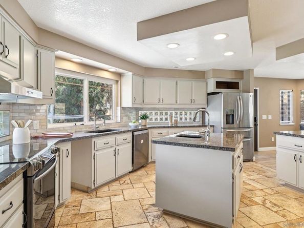 11810 Hi Ridge Rd, Lakeside CA 92040