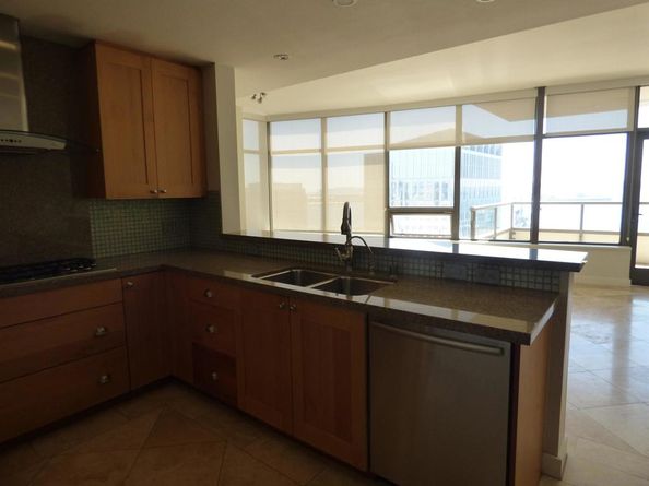 700 W E st 2201, San Diego CA 92101