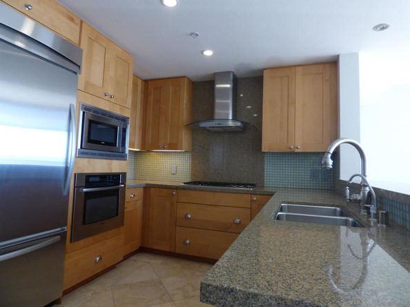 700 W E st 2201, San Diego CA 92101