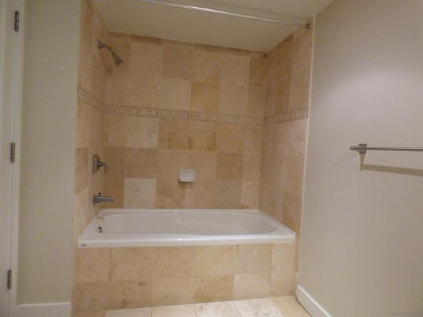 700 W E st 2201, San Diego CA 92101