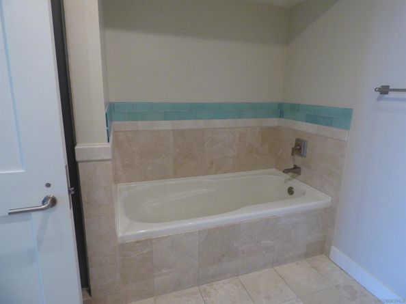 700 W E st 2201, San Diego CA 92101