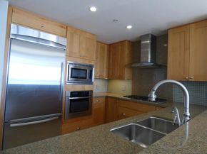 700 W E st 2201, San Diego CA 92101