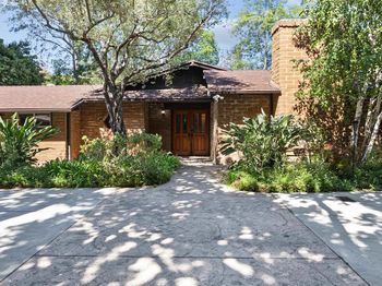 4201 Avenida Gregory