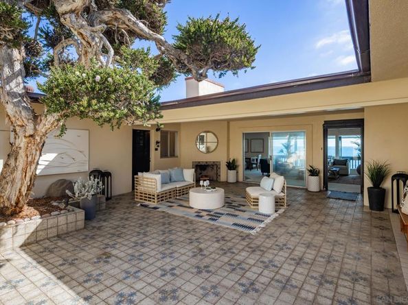 2977 Ocean Street, Carlsbad CA 92008