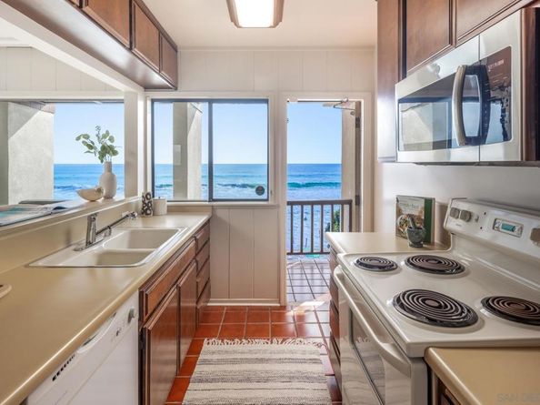 2977 Ocean Street, Carlsbad CA 92008