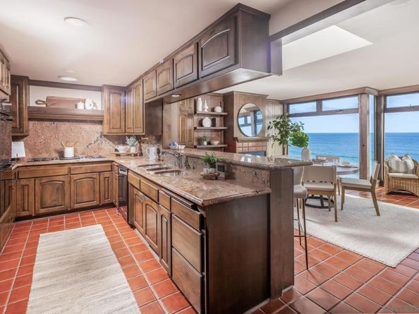 2977 Ocean Street, Carlsbad CA 92008