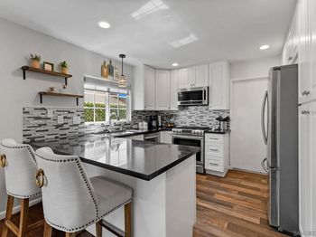 9209 Les Rd