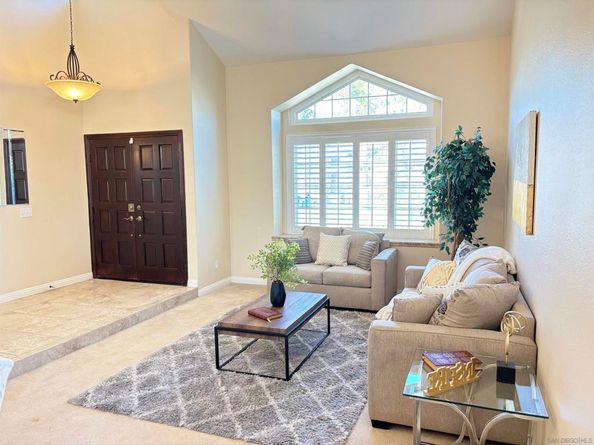 1685 Mountain Pass Cir, Vista CA 92081