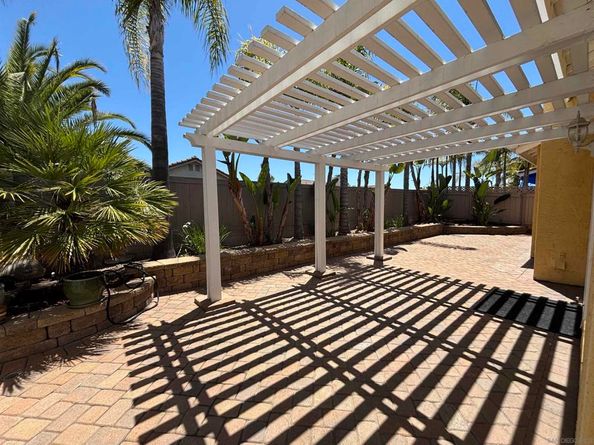 1685 Mountain Pass Cir, Vista CA 92081