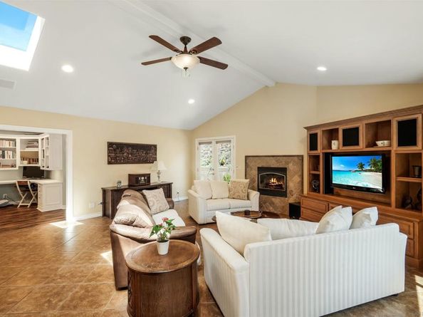 832 Casa De Oro Pl, Escondido CA 92025