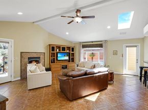 832 Casa De Oro Pl, Escondido CA 92025