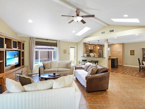 832 Casa De Oro Pl, Escondido CA 92025
