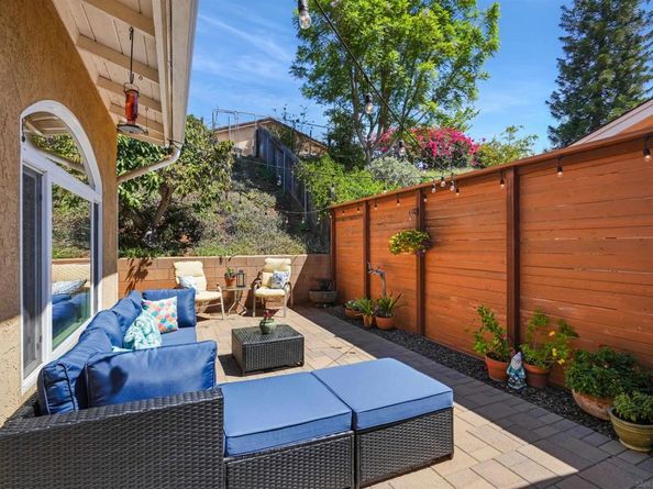 832 Casa De Oro Pl, Escondido CA 92025