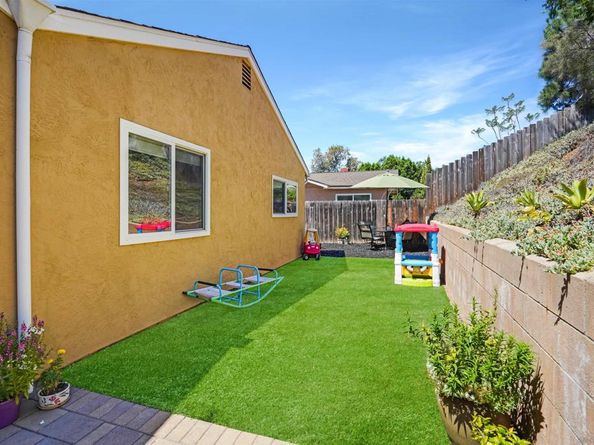 832 Casa De Oro Pl, Escondido CA 92025