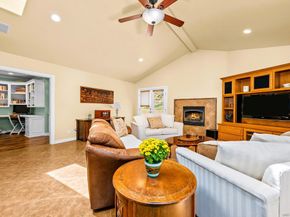 832 Casa De Oro Pl, Escondido CA 92025