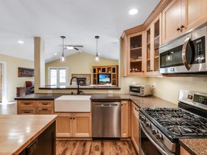 832 Casa De Oro Pl, Escondido CA 92025
