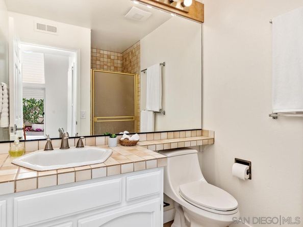 7424 Lantana Terrace, Carlsbad CA 92011