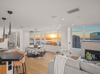 700 W Harbor