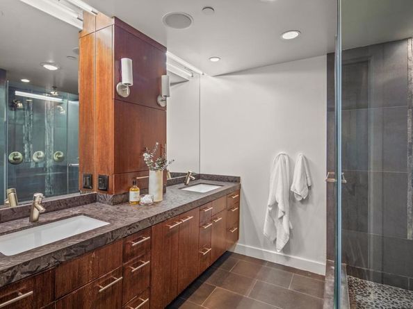 700 W Harbor 2101, San Diego CA 92101