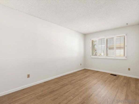 5470 Baltimore Dr 8, La Mesa CA 91942