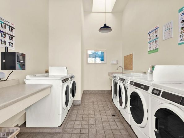4015 Crown Point Dr 102, San Diego CA 92109