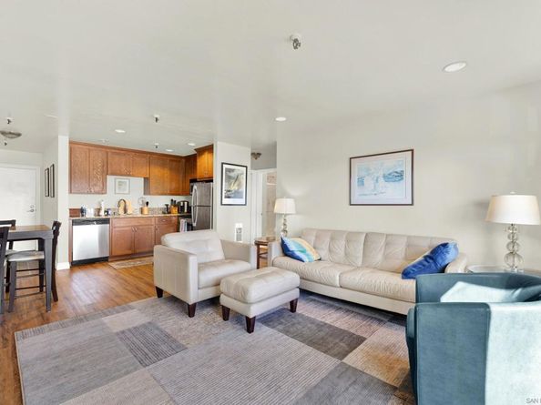 4015 Crown Point Dr 102, San Diego CA 92109