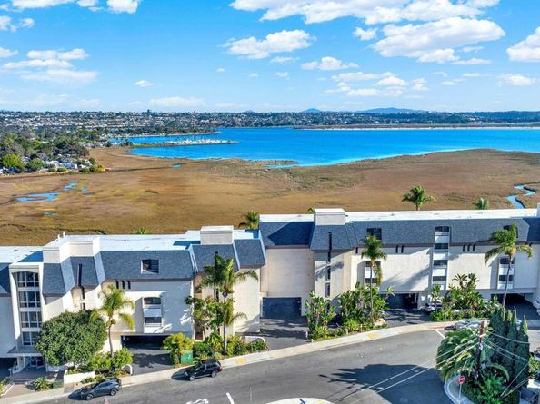 4015 Crown Point Dr 102, San Diego CA 92109