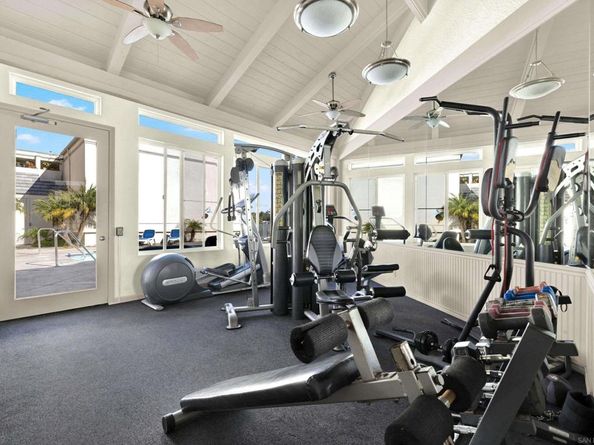 4015 Crown Point Dr 102, San Diego CA 92109