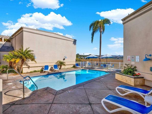4015 Crown Point Dr 102, San Diego CA 92109