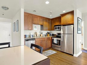 4015 Crown Point Dr 102, San Diego CA 92109