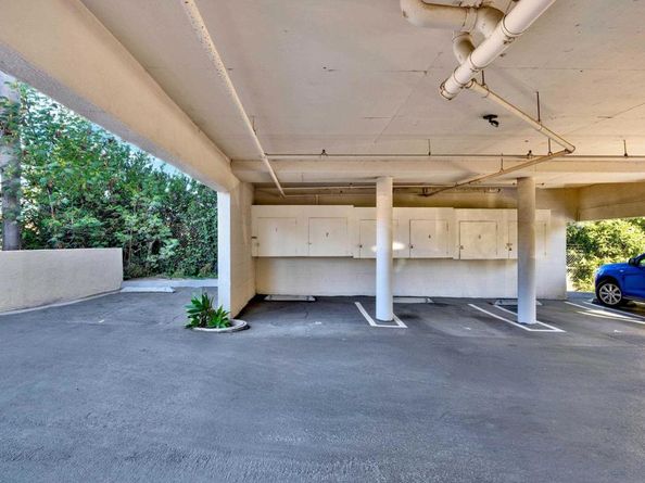 4015 Crown Point Dr 102, San Diego CA 92109