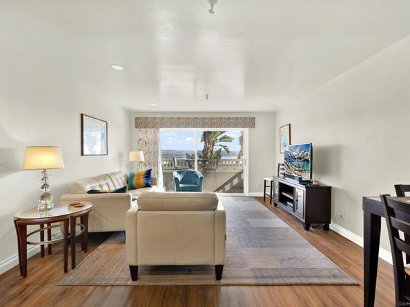 4015 Crown Point Dr 102, San Diego CA 92109