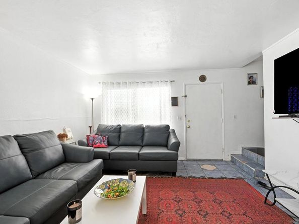 5725 Linda Vista Raod 4, San Diego CA 92110