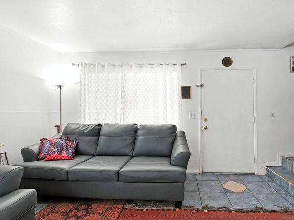 5725 Linda Vista Raod 4, San Diego CA 92110