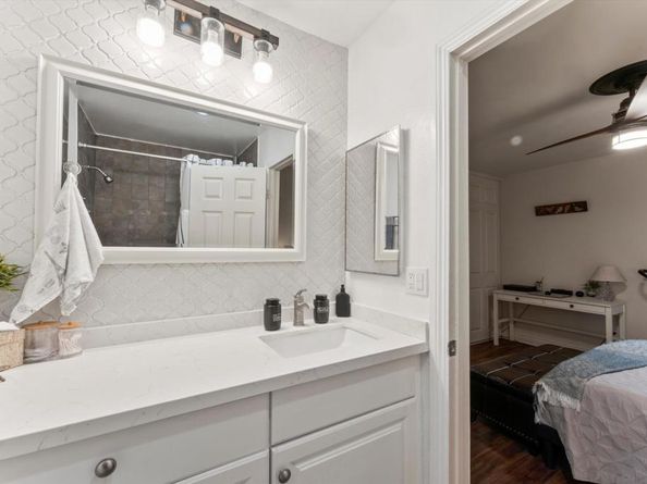 5483 Adobe Falls Rd. 7, San Diego CA 92120