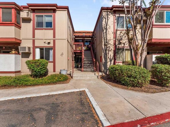 5483 Adobe Falls Rd. 7, San Diego CA 92120